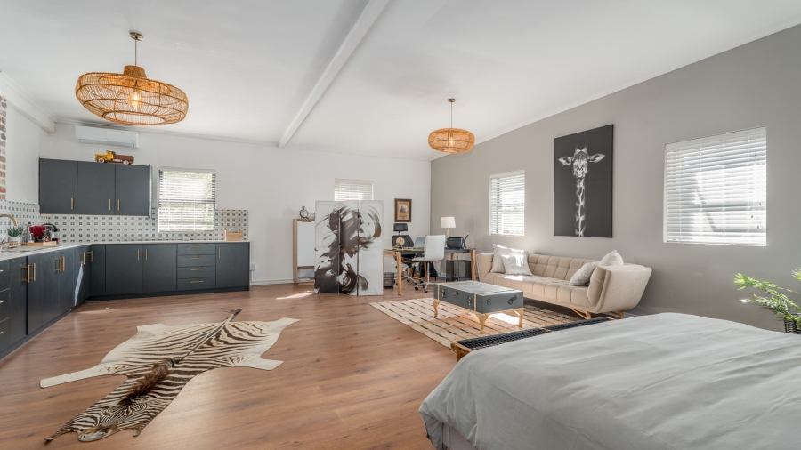 5 Bedroom Property for Sale in Lemoenkloof Western Cape